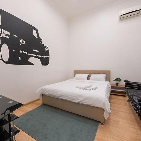 Kievaccommodation In The Center 24H Self Check-In Екстер'єр фото