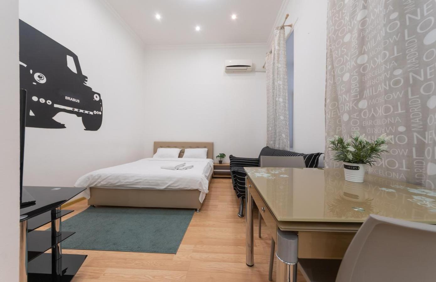 Kievaccommodation In The Center 24H Self Check-In Екстер'єр фото
