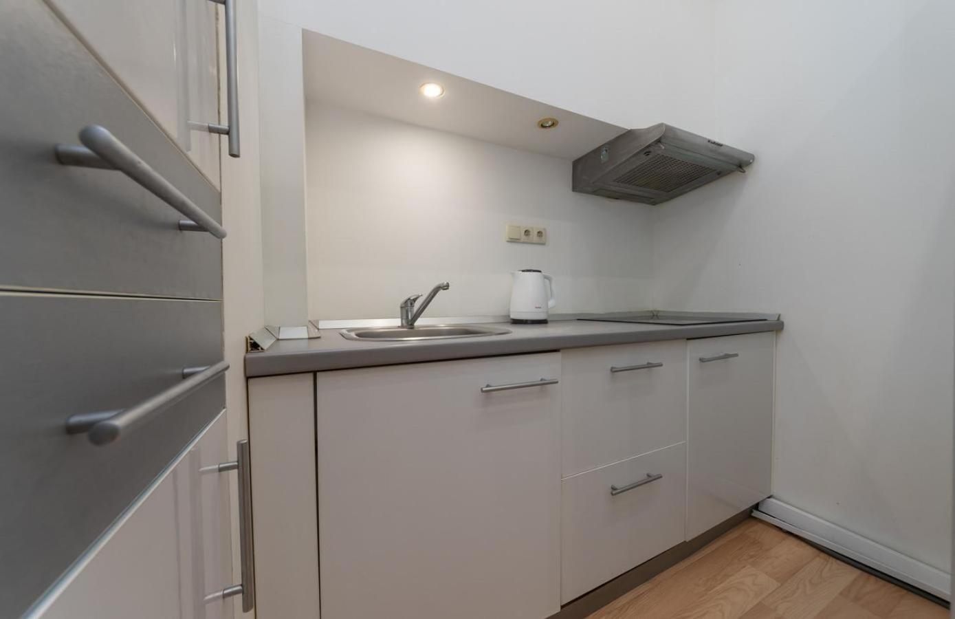 Kievaccommodation In The Center 24H Self Check-In Екстер'єр фото