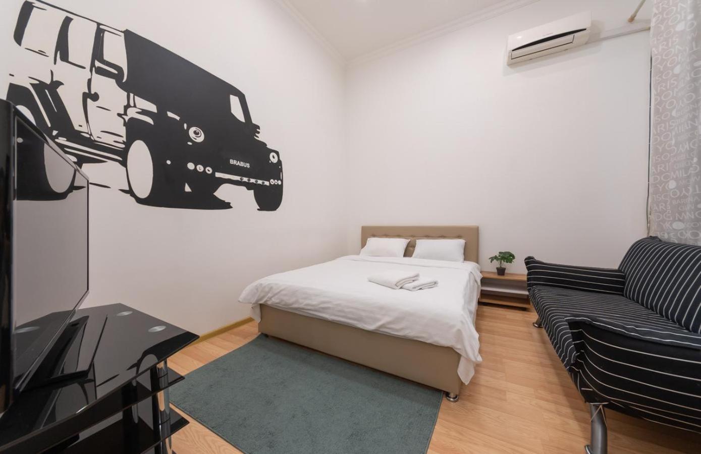 Kievaccommodation In The Center 24H Self Check-In Екстер'єр фото